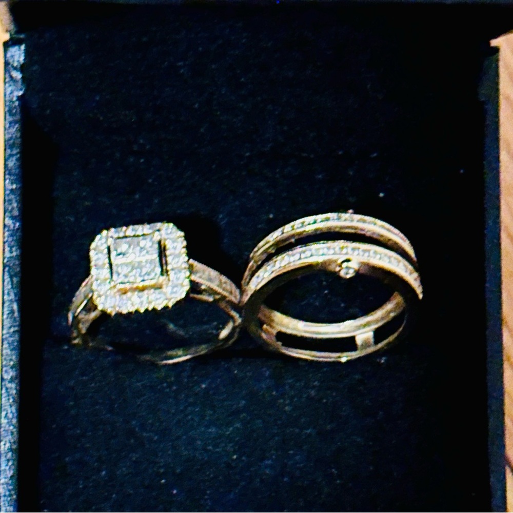 1-1/2 CT. T.W. Quad Princess-Cut Diamond Ring Frame Bridal Set in 14K Gold - Picture 4 of 5